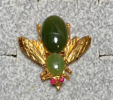 Load image into Gallery viewer, AUTHENTIC SWOBODA BEE RING  ~ Jade, Ruby eyes
