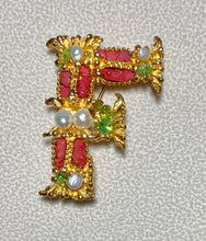 Load image into Gallery viewer, Authentic Swoboda "F" Initial Brooch ~ Howlite, Peridot, Fresh Water Pearl
